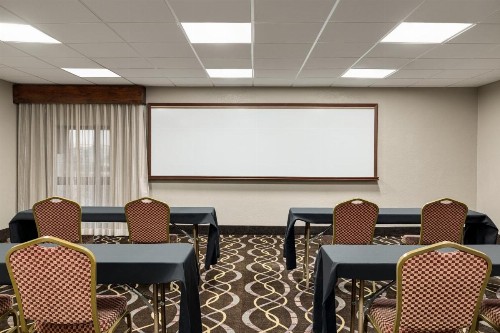 Best Western Hospitality Hotel & Suites - image 36