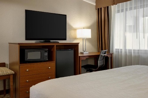 Best Western Hospitality Hotel & Suites - image 6