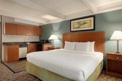 Best Western Hospitality Hotel & Suites - image 8