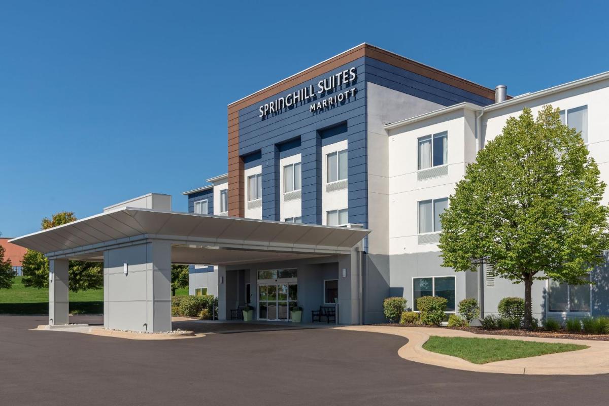 SpringHill Suites Grand Rapids North - image 3