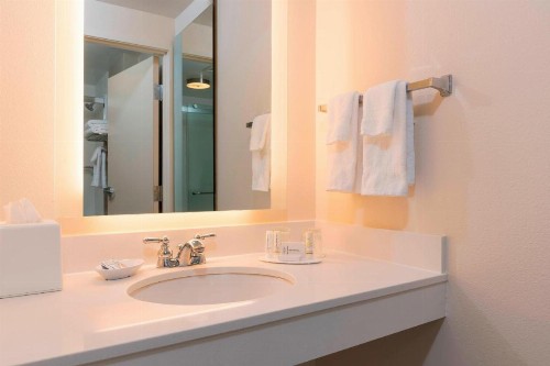 SpringHill Suites Grand Rapids North - image 9