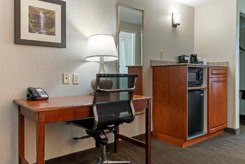 Best Western Executive Inn & Suites - image 12