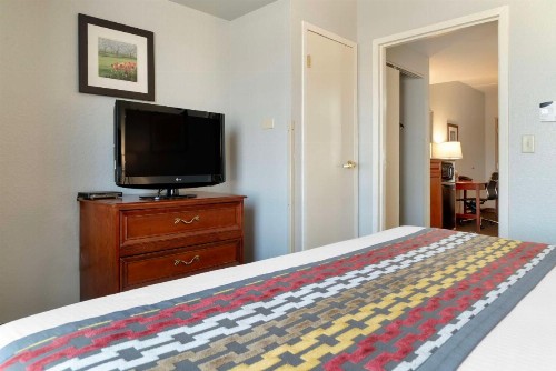Best Western Executive Inn & Suites - image 17