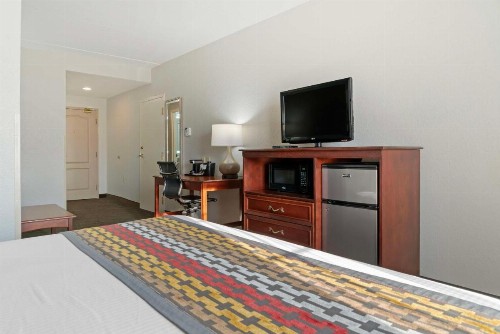 Best Western Executive Inn & Suites - image 19