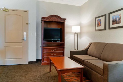 Best Western Executive Inn & Suites - image 2