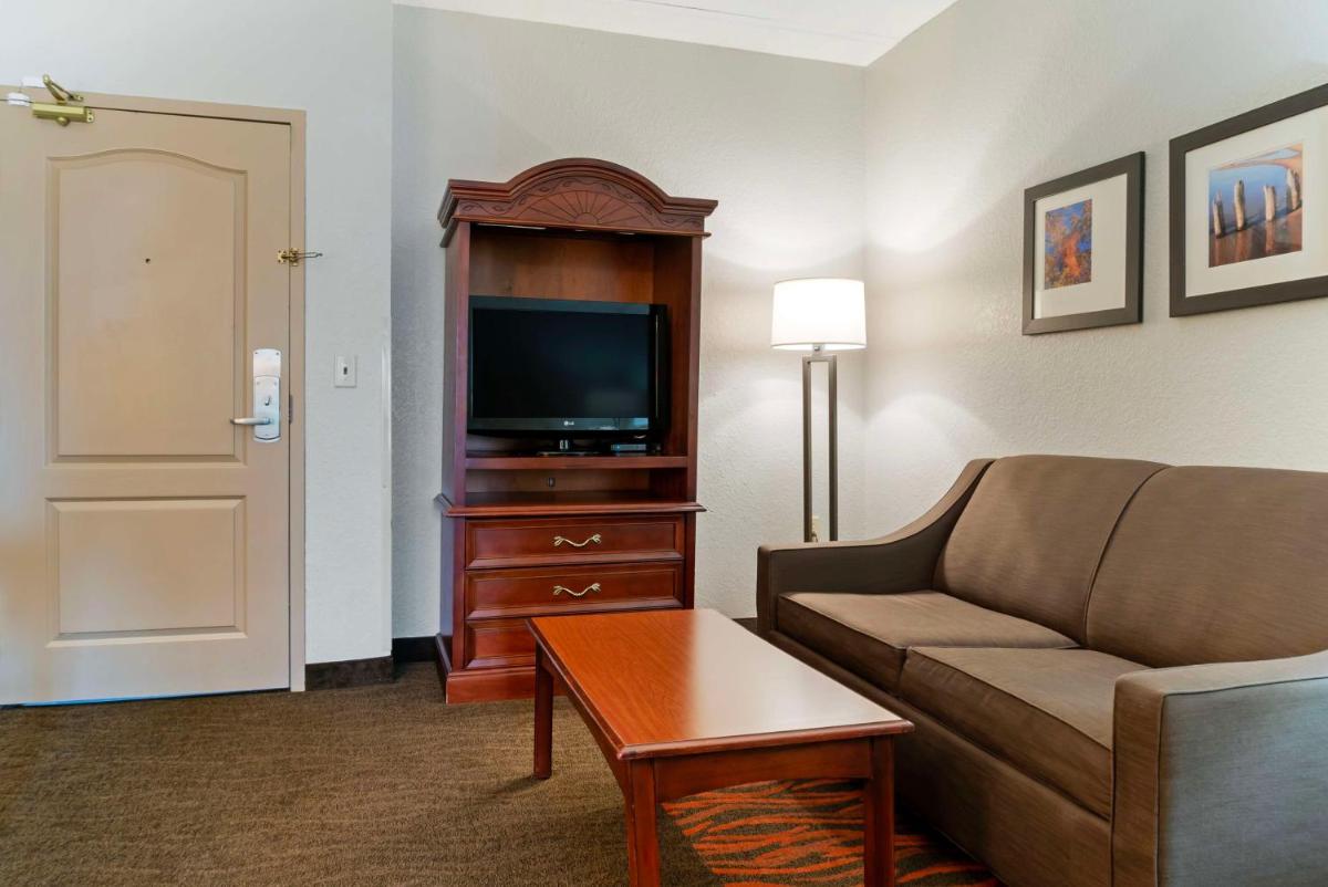 Best Western Executive Inn & Suites - image 2
