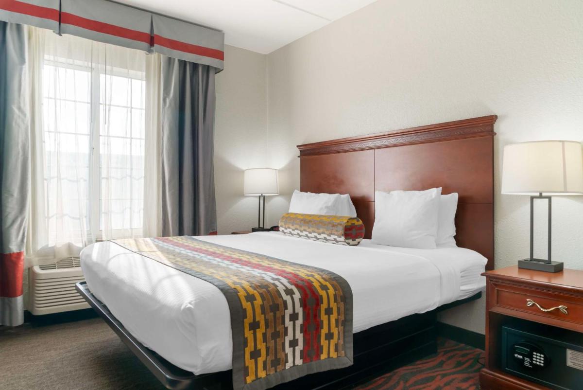Best Western Executive Inn & Suites - image 3