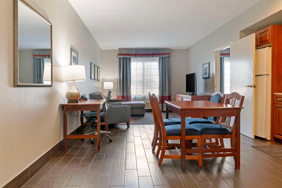 Best Western Executive Inn & Suites - image 4