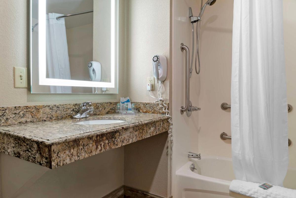 Best Western Executive Inn & Suites - image 7