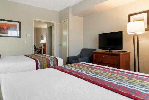 Best Western Executive Inn & Suites - image 9