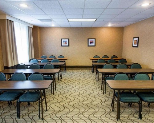 Comfort Suites Grand Rapids South - image 35