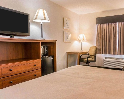 Quality Inn Grand Rapids North - image 12