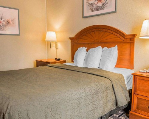 Quality Inn Grand Rapids North - image 13