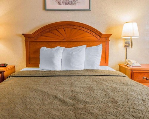 Quality Inn Grand Rapids North - image 15
