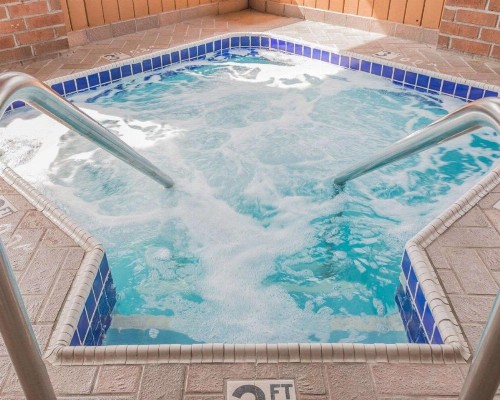 Quality Inn Grand Rapids North - image 18
