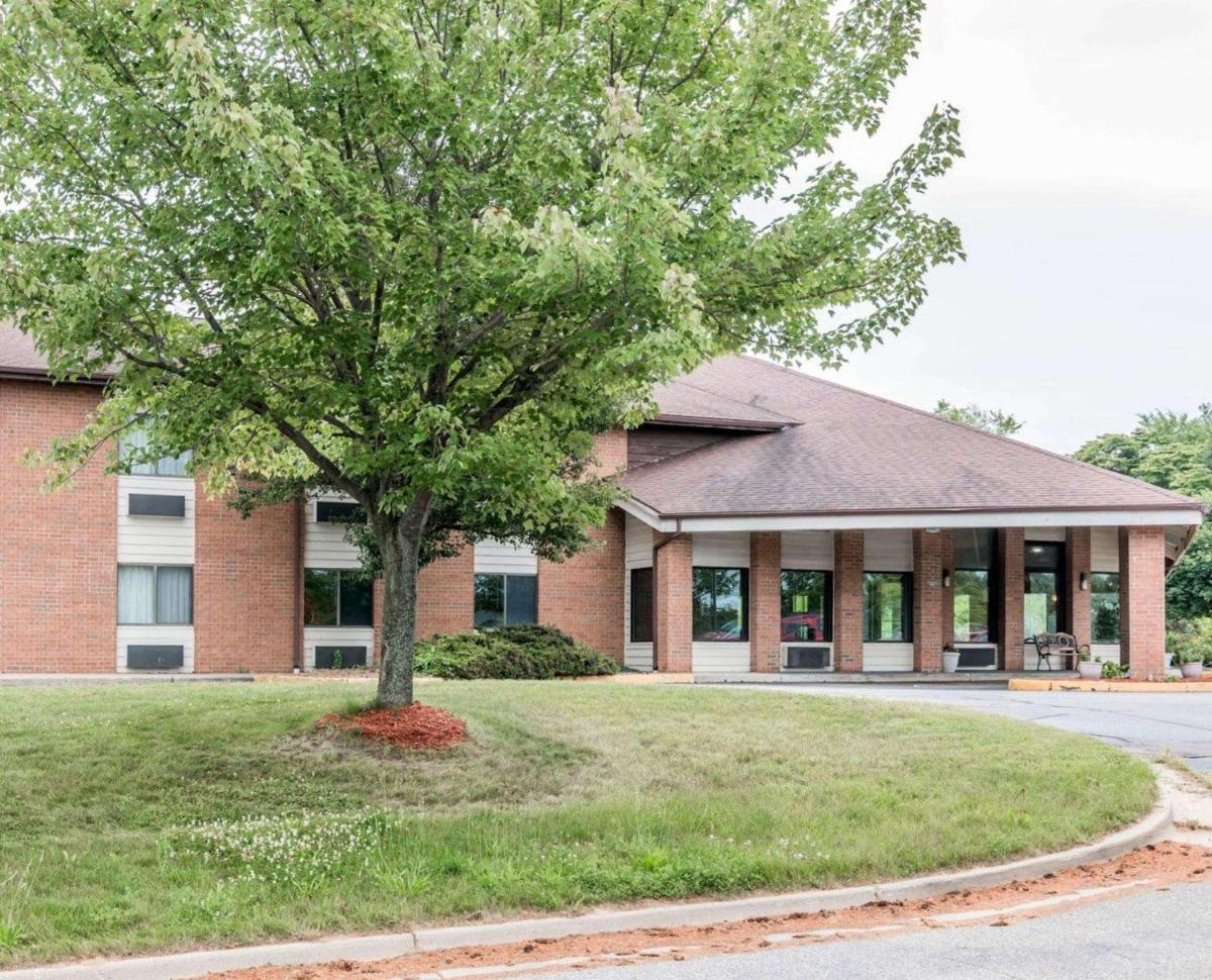 Quality Inn Grand Rapids North - image 2