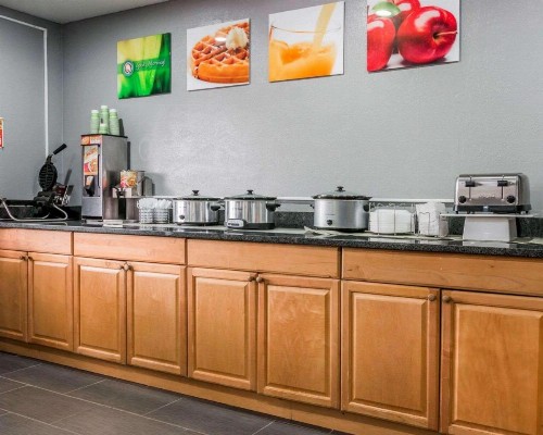 Quality Inn Grand Rapids North - image 23