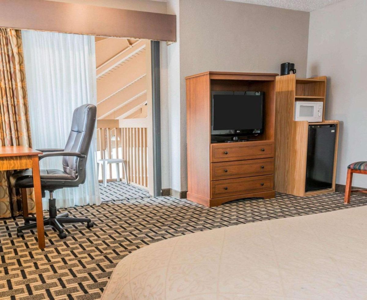 Quality Inn Grand Rapids North - image 5