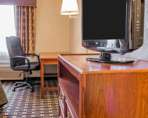 Quality Inn Grand Rapids North - image 8