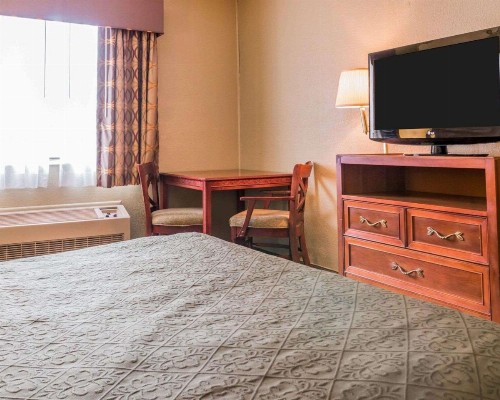 Quality Inn Grand Rapids North - image 9