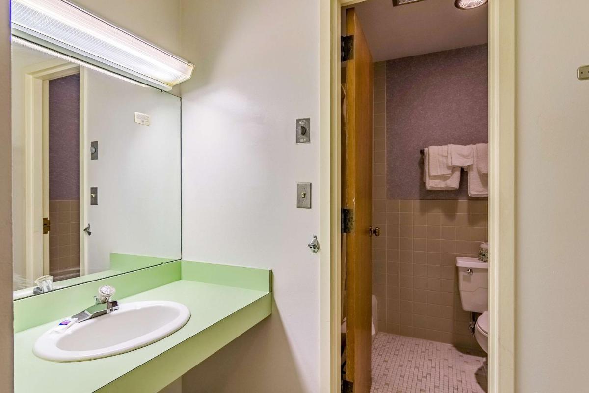 Motel 6-Grand Rapids MI - Northeast - image 3
