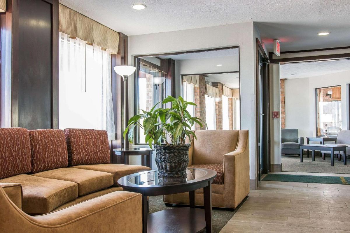 Quality Inn Grand Rapids South-Byron Center - image 2