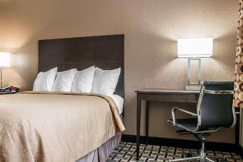 Quality Inn Grand Rapids South-Byron Center - image 3