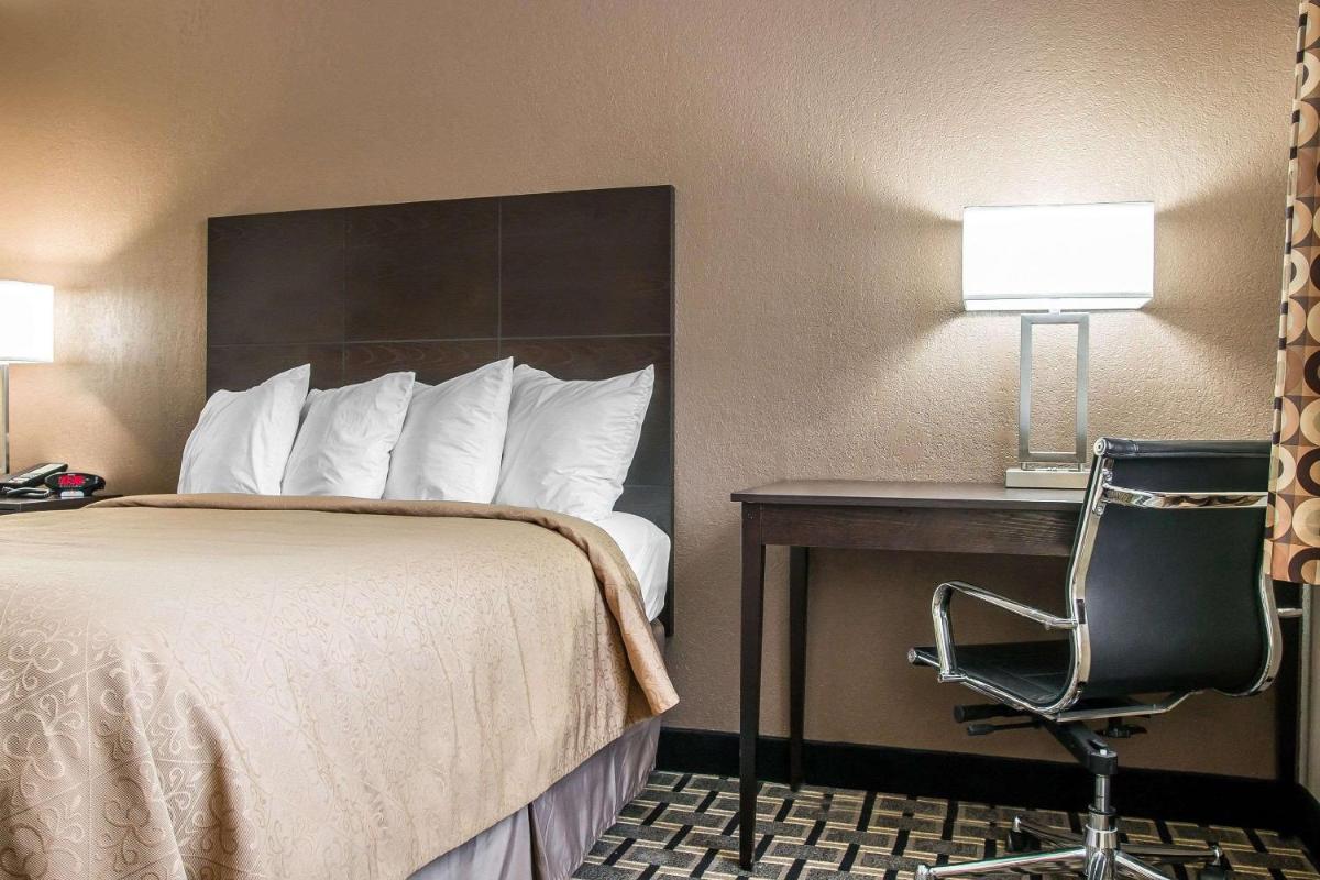 Quality Inn Grand Rapids South-Byron Center - image 3