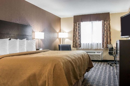 Quality Inn Grand Rapids South-Byron Center - image 7