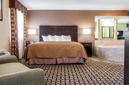 Quality Inn Grand Rapids South-Byron Center - image 9