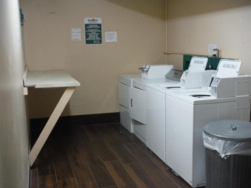 Budgetel Inn & Suites Hotel - image 26