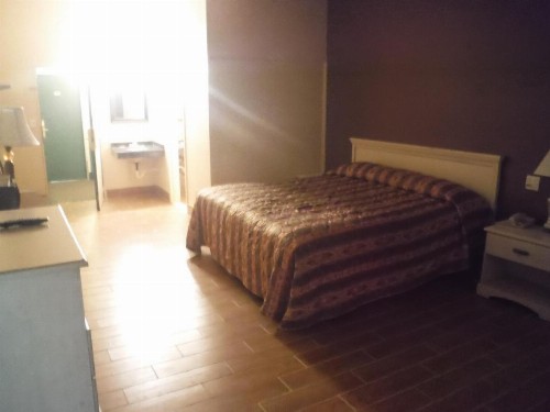 Budgetel Inn & Suites Hotel - image 30