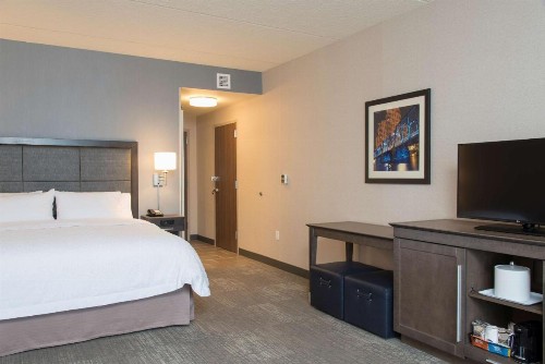 Hampton Inn & Suites Grand Rapids Downtown - image 2