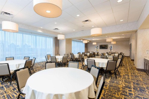 Hampton Inn & Suites Grand Rapids Downtown - image 20