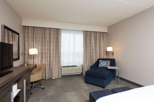 Hampton Inn & Suites Grand Rapids Downtown - image 4