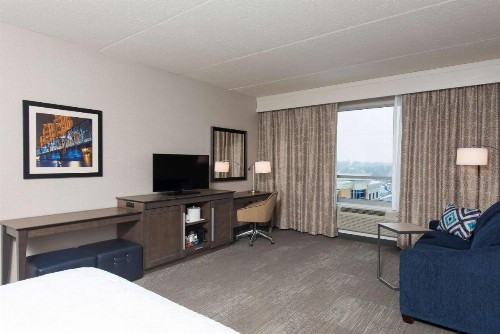 Hampton Inn & Suites Grand Rapids Downtown - image 44