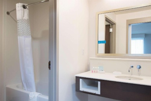 Hampton Inn & Suites Grand Rapids Downtown - image 45
