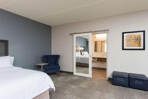 Hampton Inn & Suites Grand Rapids Downtown - image 7