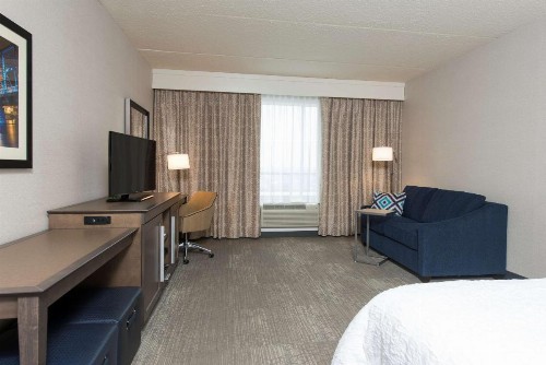 Hampton Inn & Suites Grand Rapids Downtown - image 8