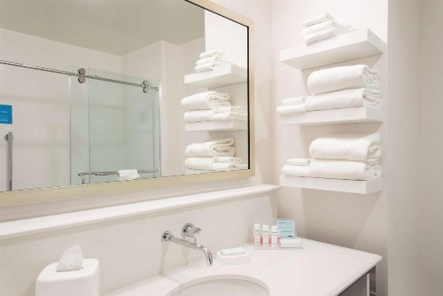 Hampton Inn & Suites Grand Rapids Downtown - image 9