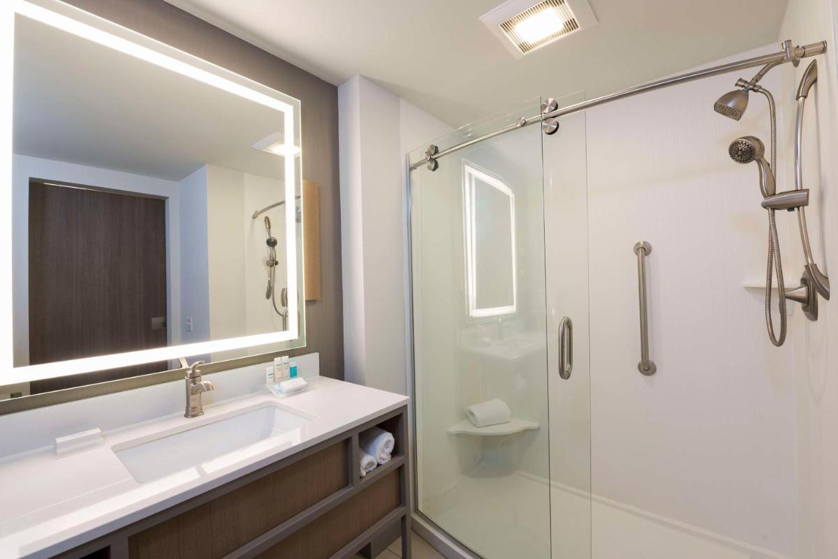 Hilton Garden Inn Grand Rapids East - image 4