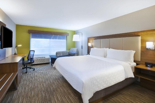 Holiday Inn Express & Suites Grand Rapids Airport North an IHG Hotel - image 24