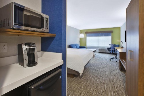 Holiday Inn Express & Suites Grand Rapids Airport North an IHG Hotel - image 26