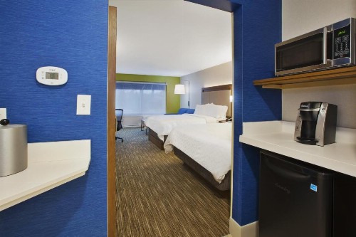 Holiday Inn Express & Suites Grand Rapids Airport North an IHG Hotel - image 29