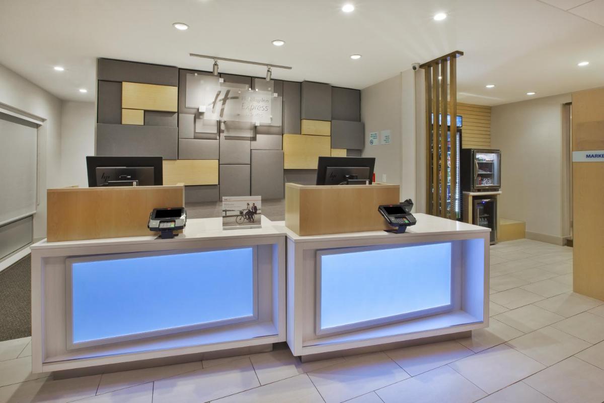 Holiday Inn Express & Suites Grand Rapids Airport North an IHG Hotel - image 3