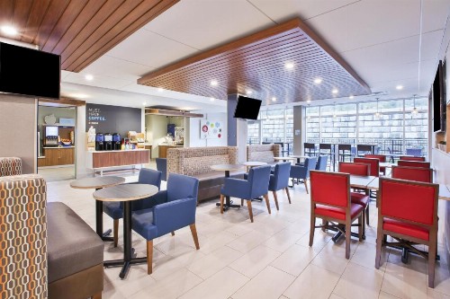 Holiday Inn Express & Suites Grand Rapids Airport North an IHG Hotel - image 30