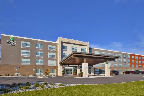 Holiday Inn Express & Suites Grand Rapids Airport North an IHG Hotel - image 31