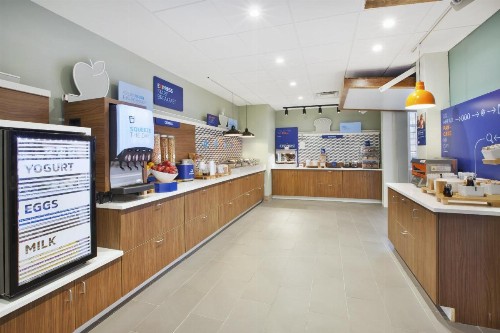 Holiday Inn Express & Suites Grand Rapids Airport North an IHG Hotel - image 34