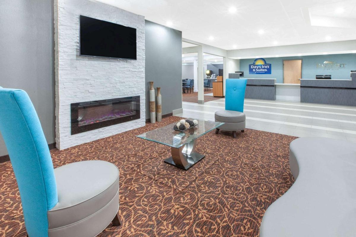 Days Inn & Suites by Wyndham Grand Rapids Near Downtown - image 2
