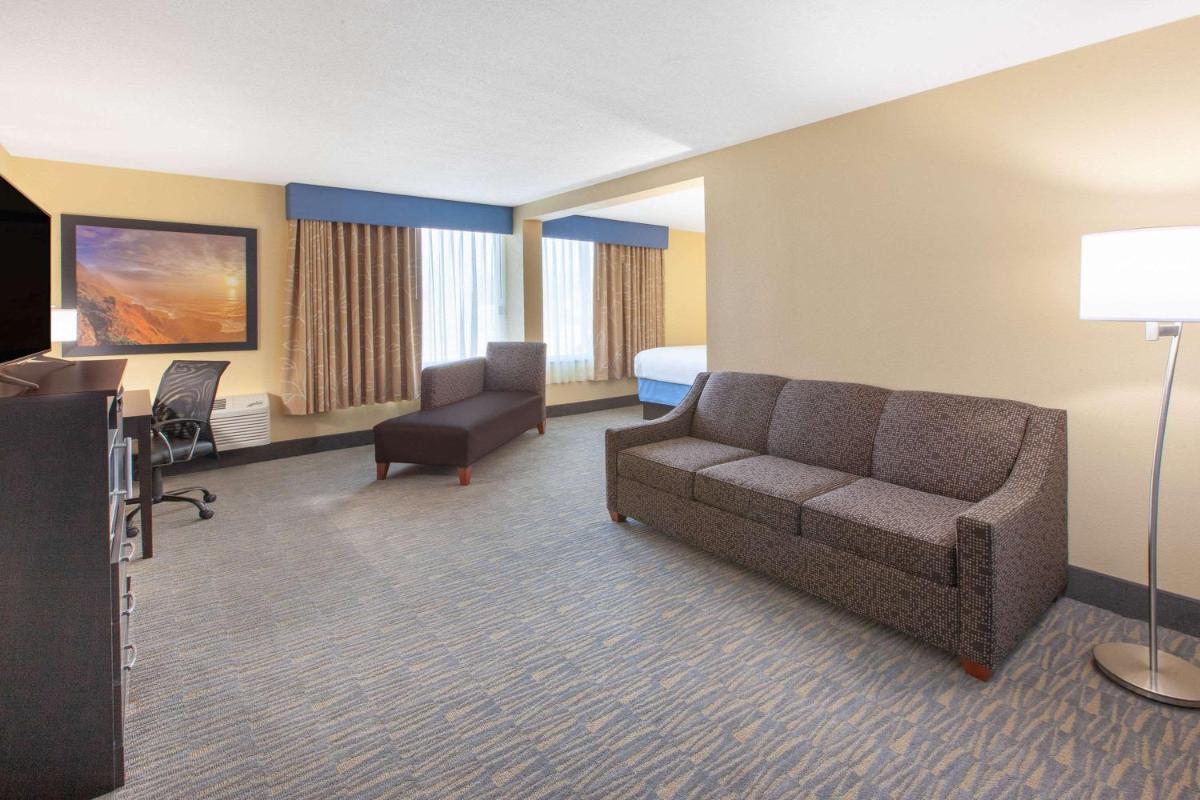 Days Inn & Suites by Wyndham Grand Rapids Near Downtown - image 6